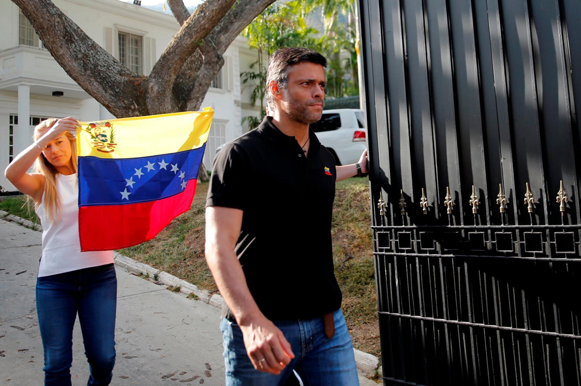 Leopoldo-López sale de Embajada